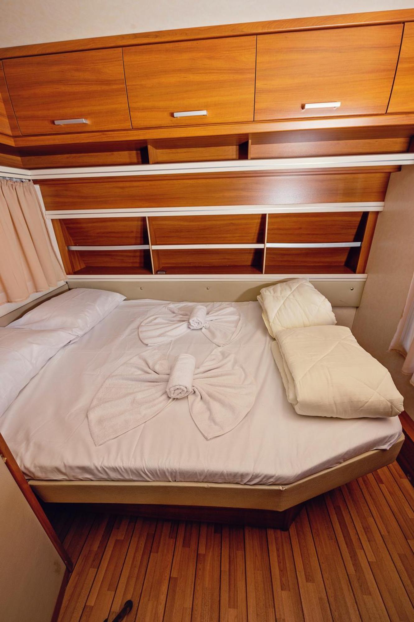 Каравани Avi Iris Фичоза Hotel Varna Bagian luar foto
