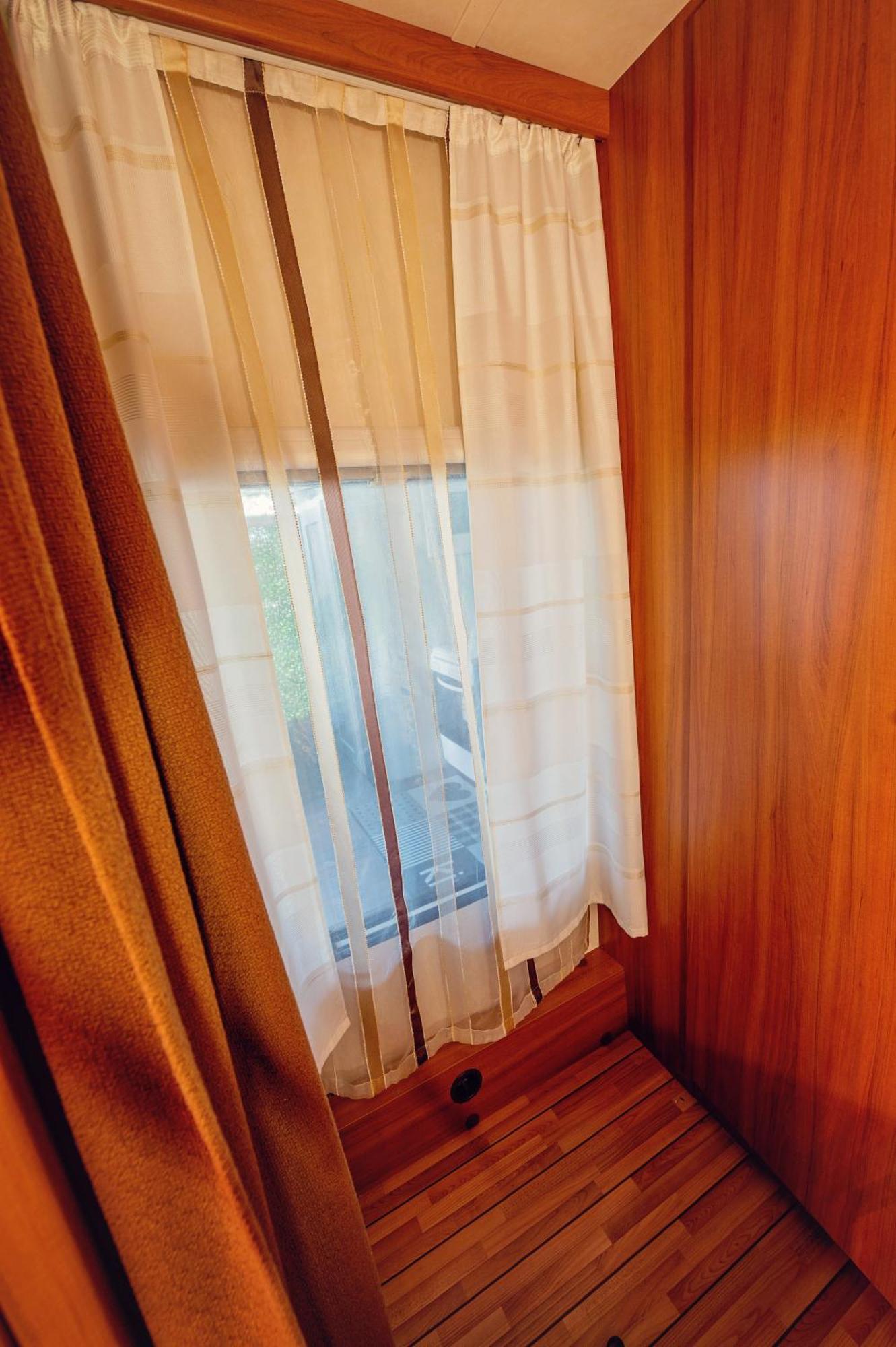 Каравани Avi Iris Фичоза Hotel Varna Bagian luar foto
