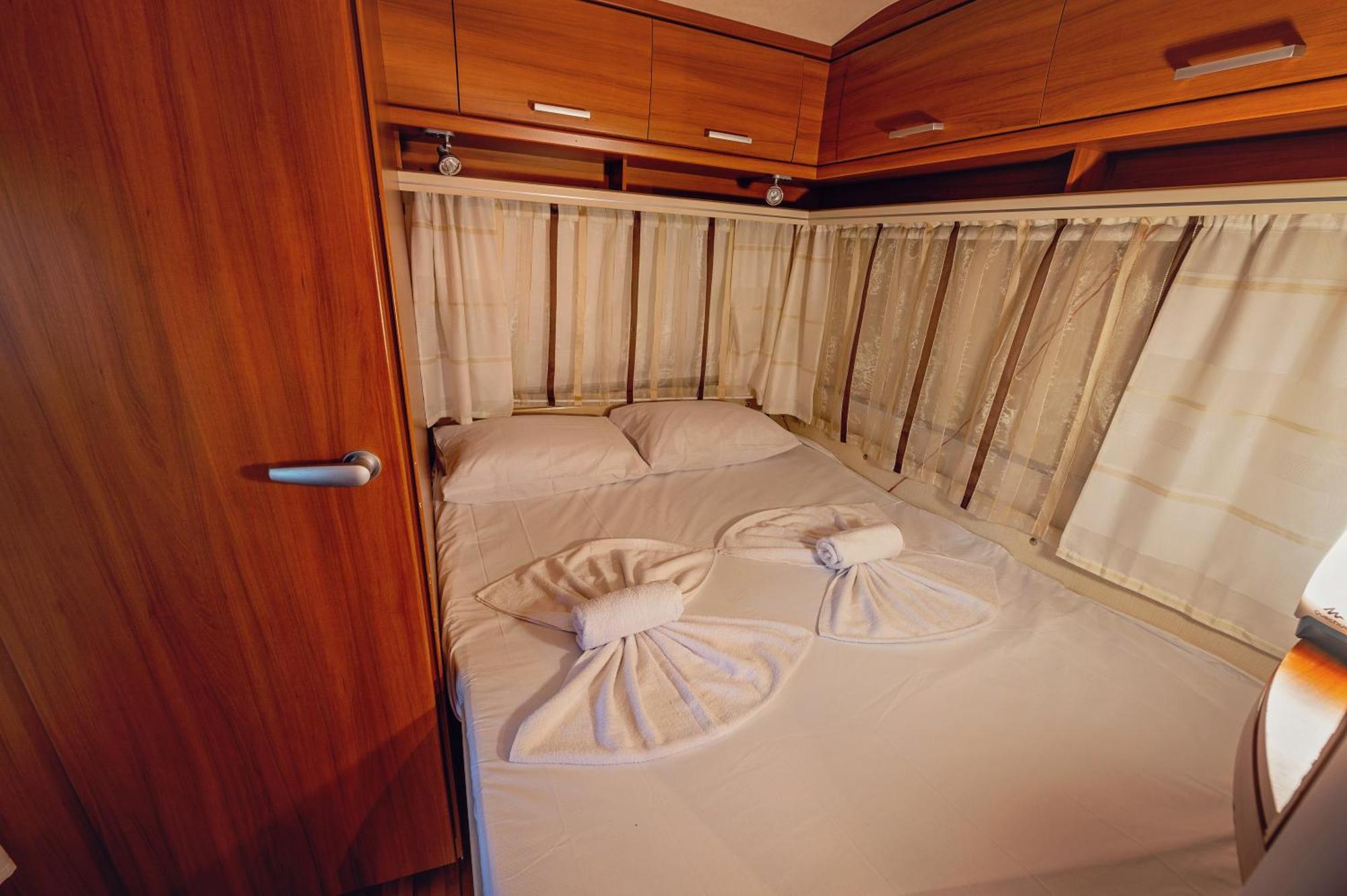 Каравани Avi Iris Фичоза Hotel Varna Bagian luar foto