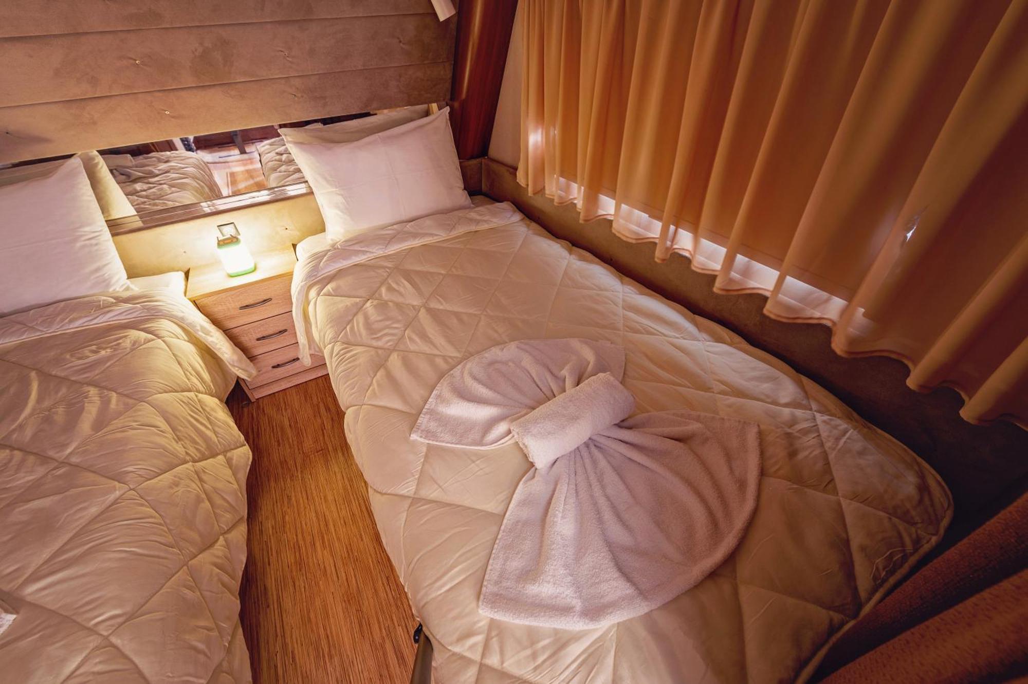 Каравани Avi Iris Фичоза Hotel Varna Bagian luar foto