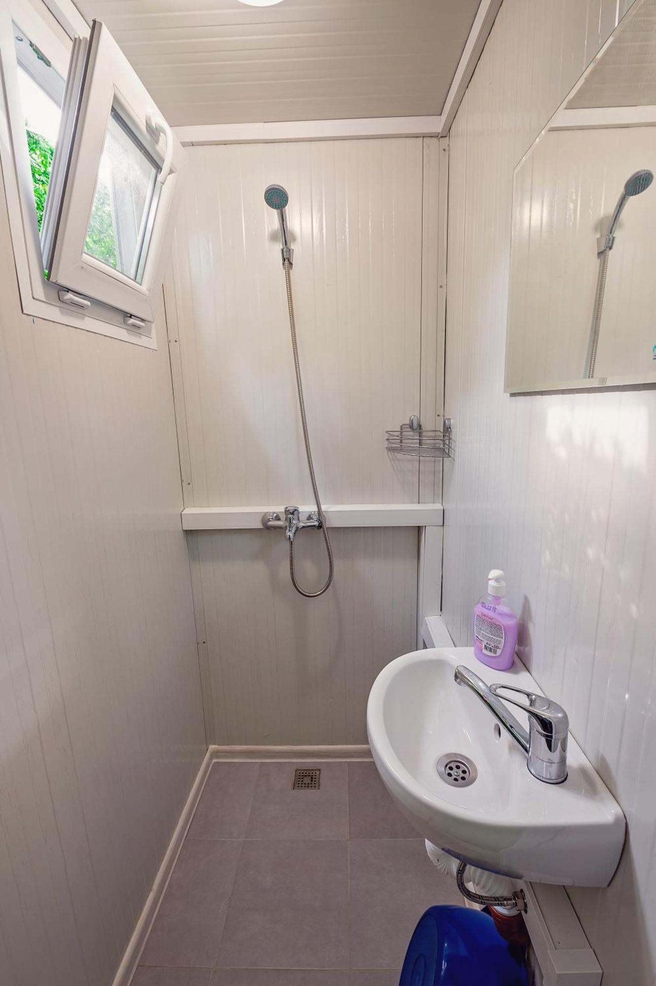Каравани Avi Iris Фичоза Hotel Varna Bagian luar foto